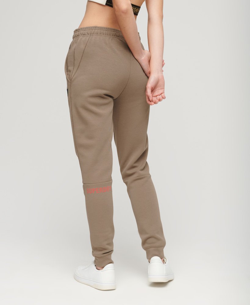 code tech slim joggers in fossil brown