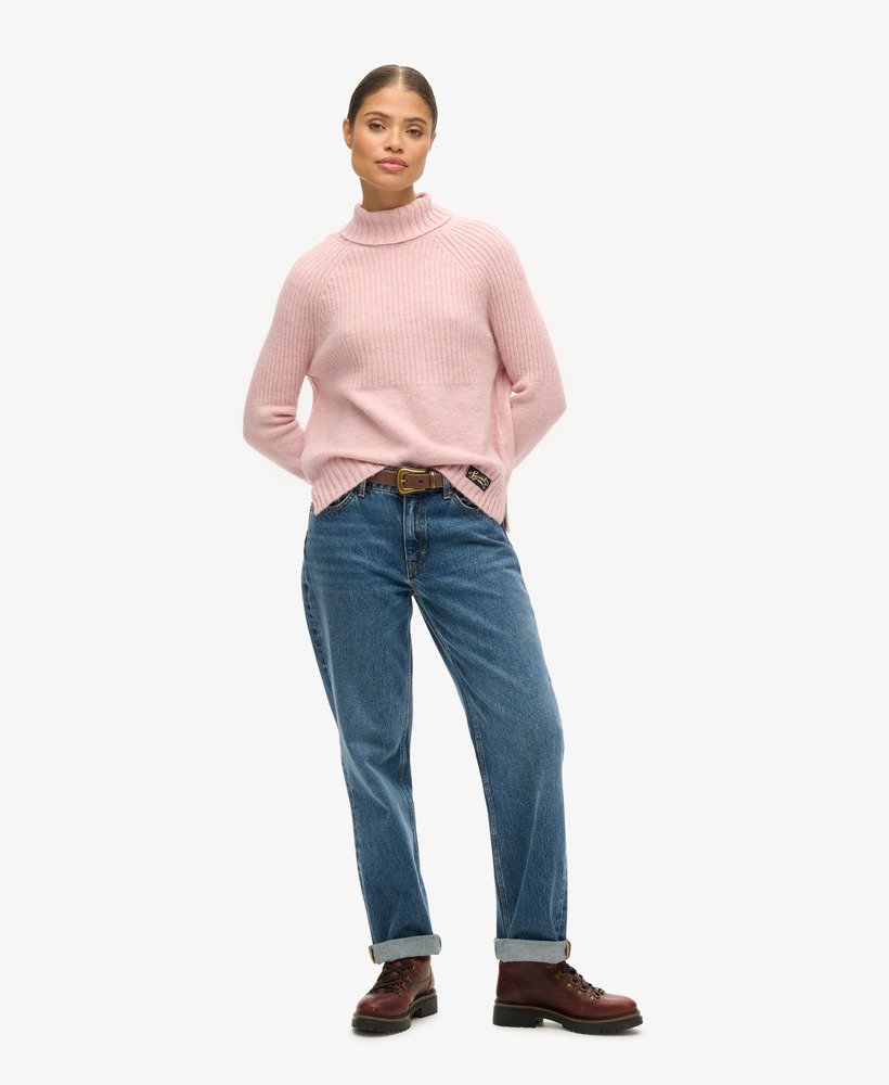 essentiële ribgebreide coltrui in lichtroze