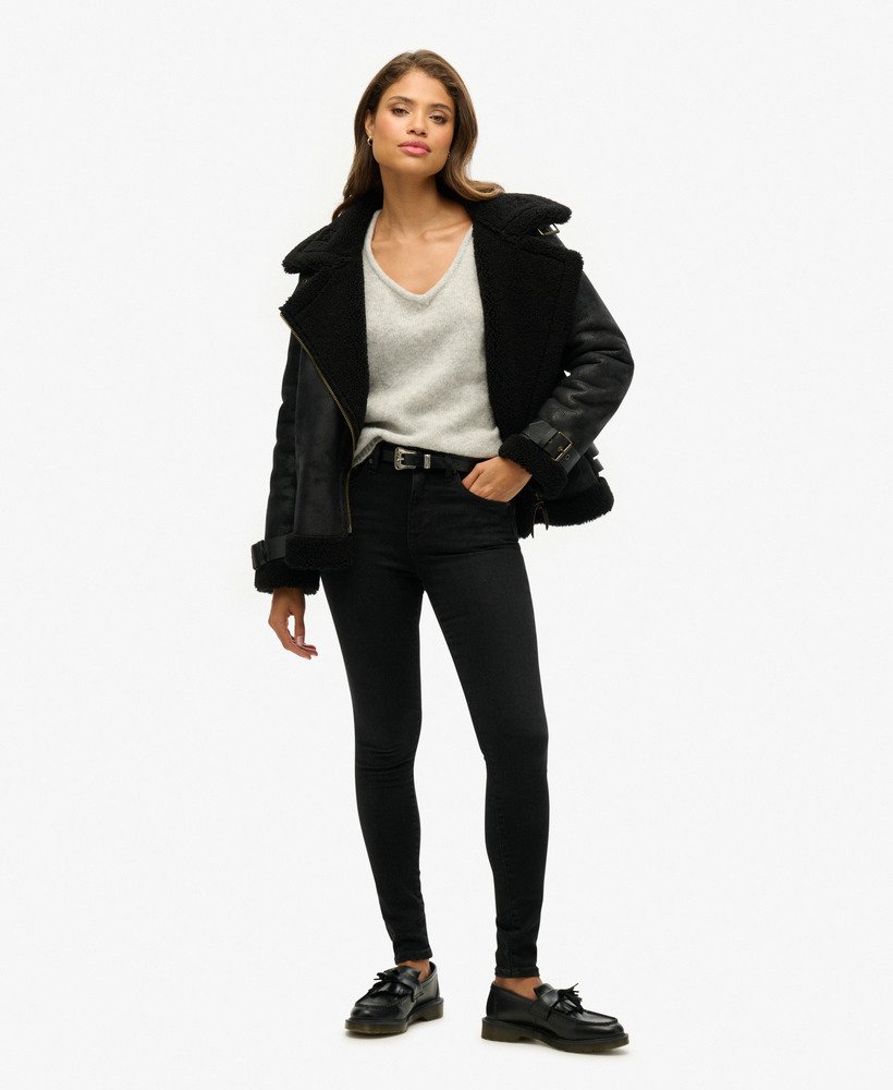 oversized v-hals trui in lichtgrijs met twist.