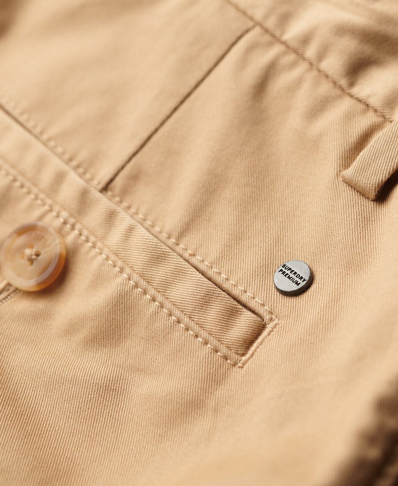 stretch chino shorts in shaker beige
