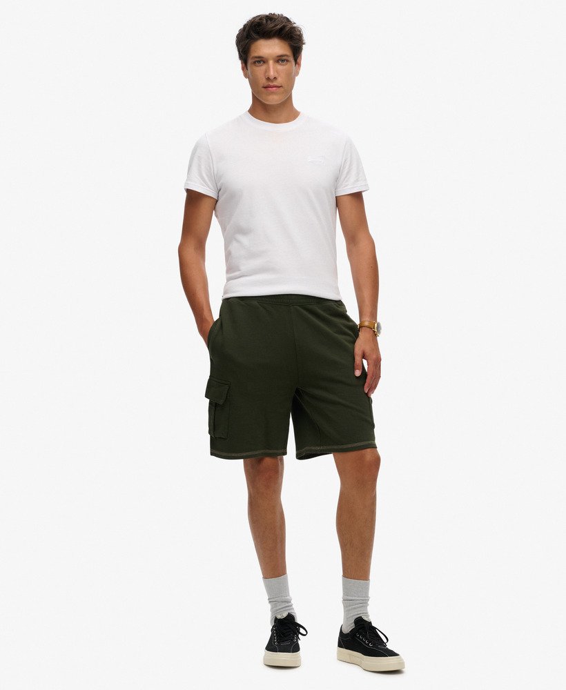 cargo shorts met contrasterende stiksels in gewassen olijfgroen.