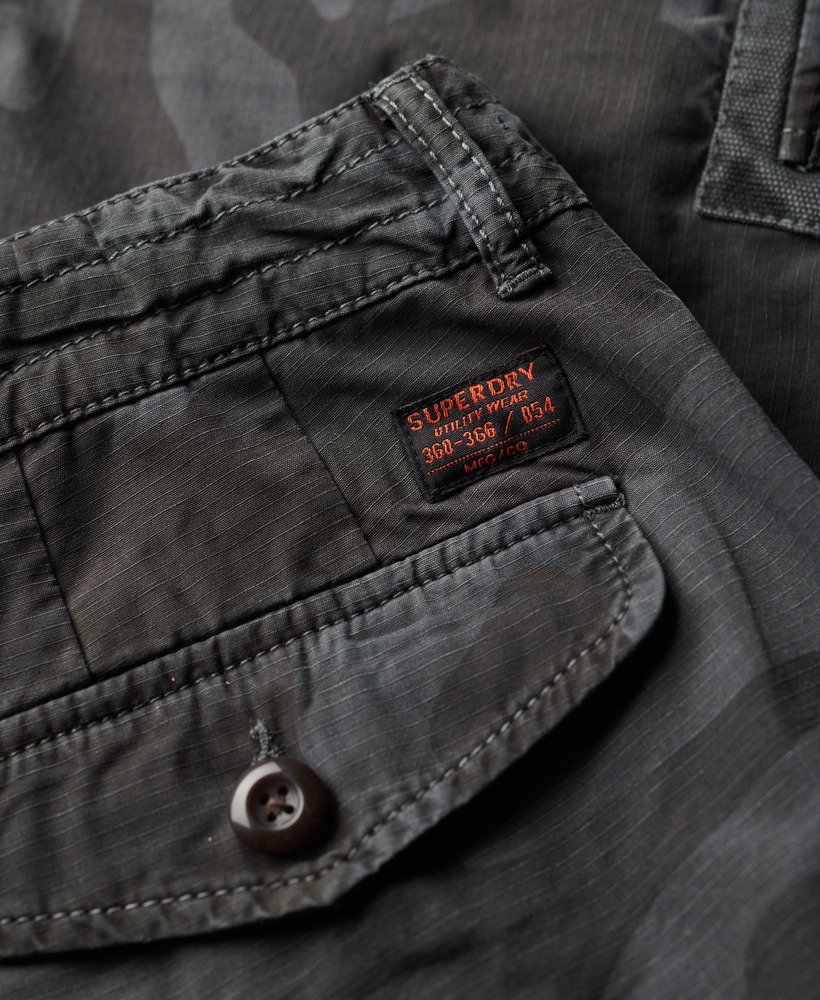 parachute light shorts in telo black camo