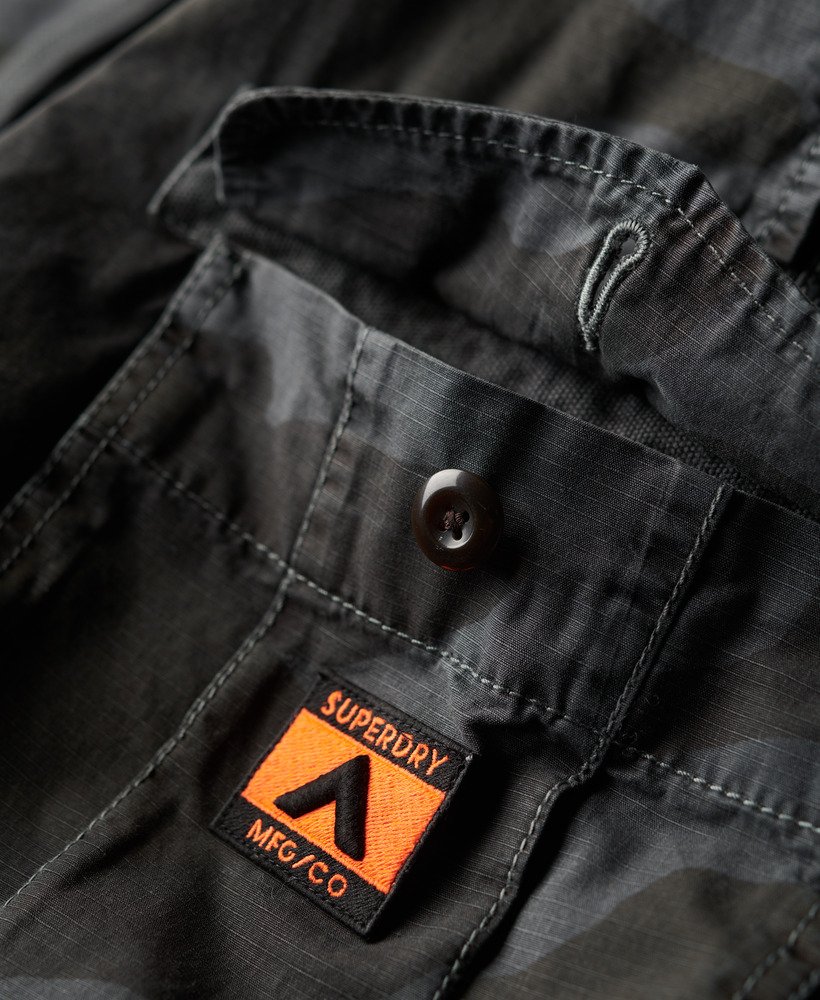 parachute light shorts in telo black camo