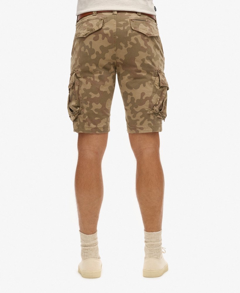 core cargo short in woodland sand camo