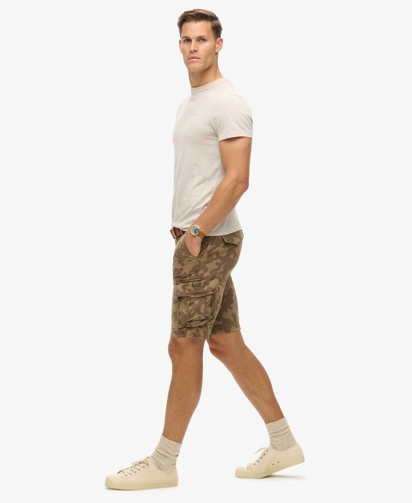core cargo short in woodland sand camo