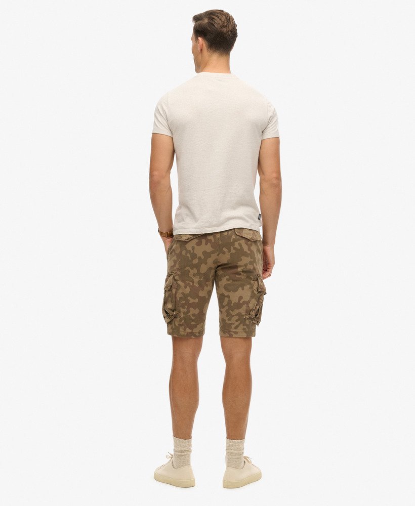 core cargo short in woodland sand camo
