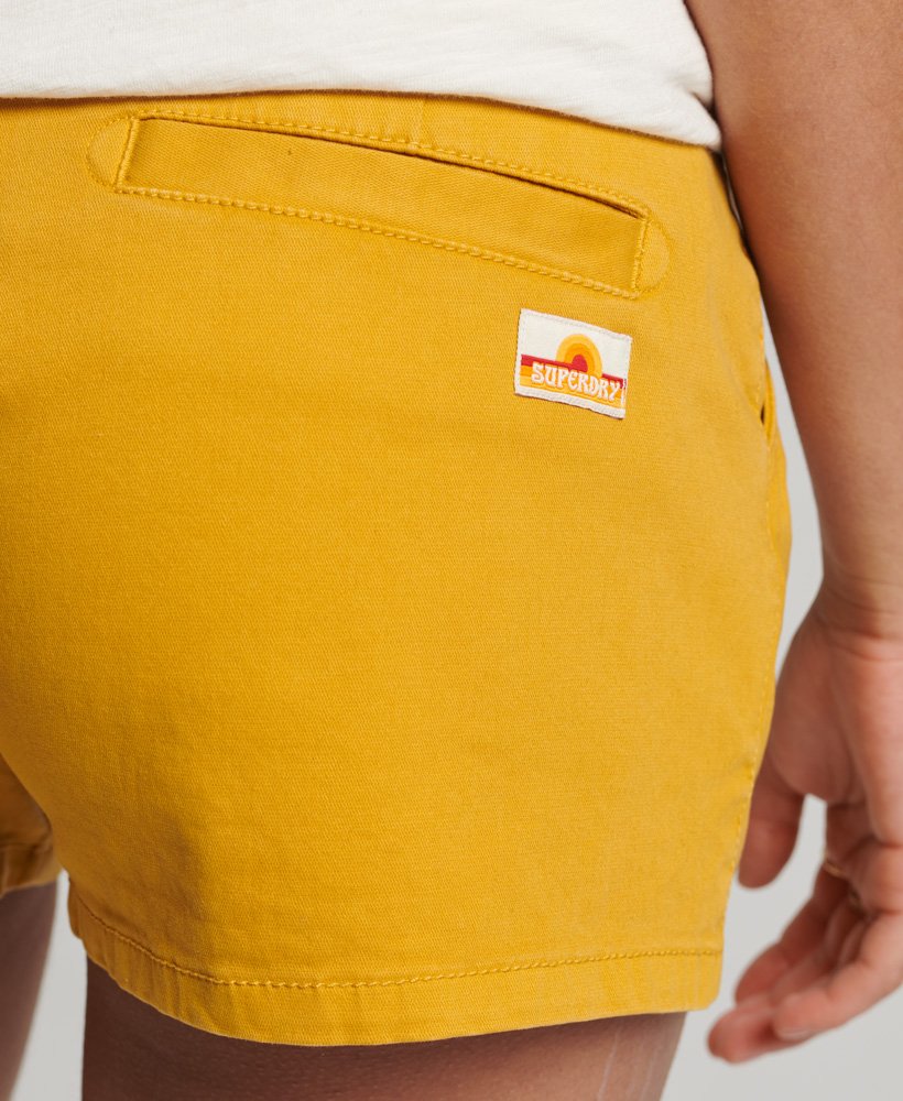 vintage chino shorts van biologisch katoen in woestijnbeige.