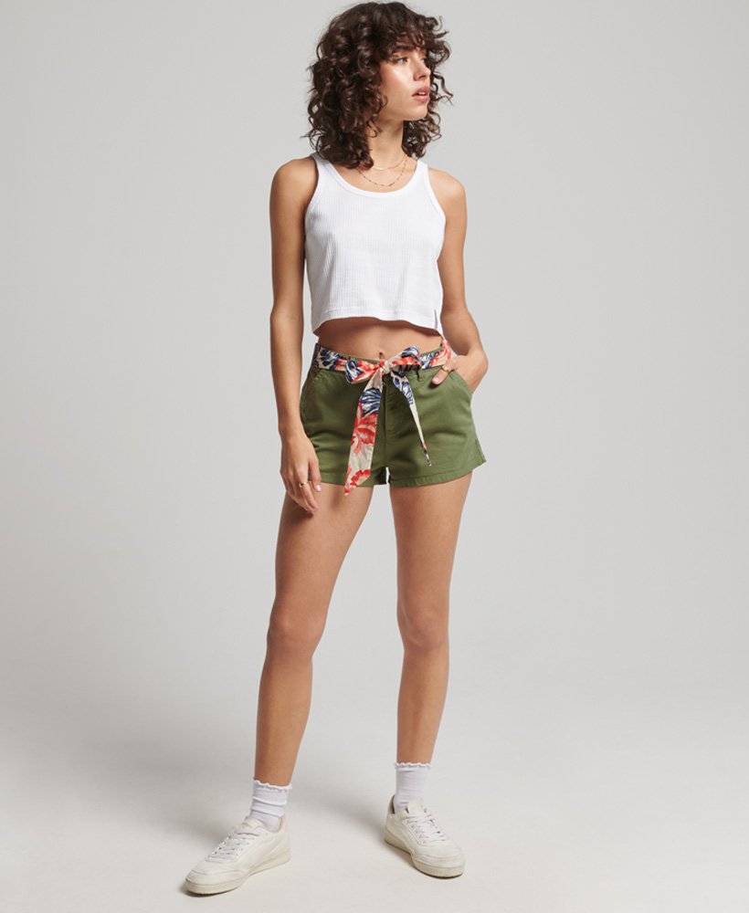 vintage chino shorts van biologisch katoen in olijfgroen kaki