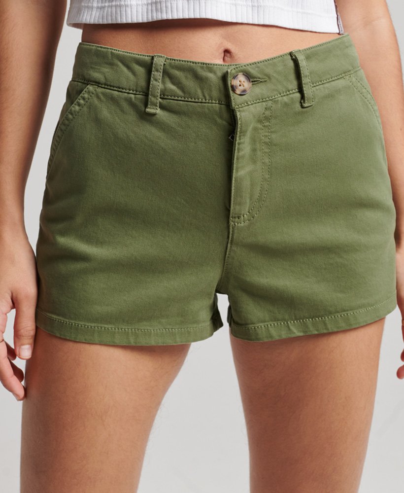 vintage chino shorts van biologisch katoen in olijfgroen kaki