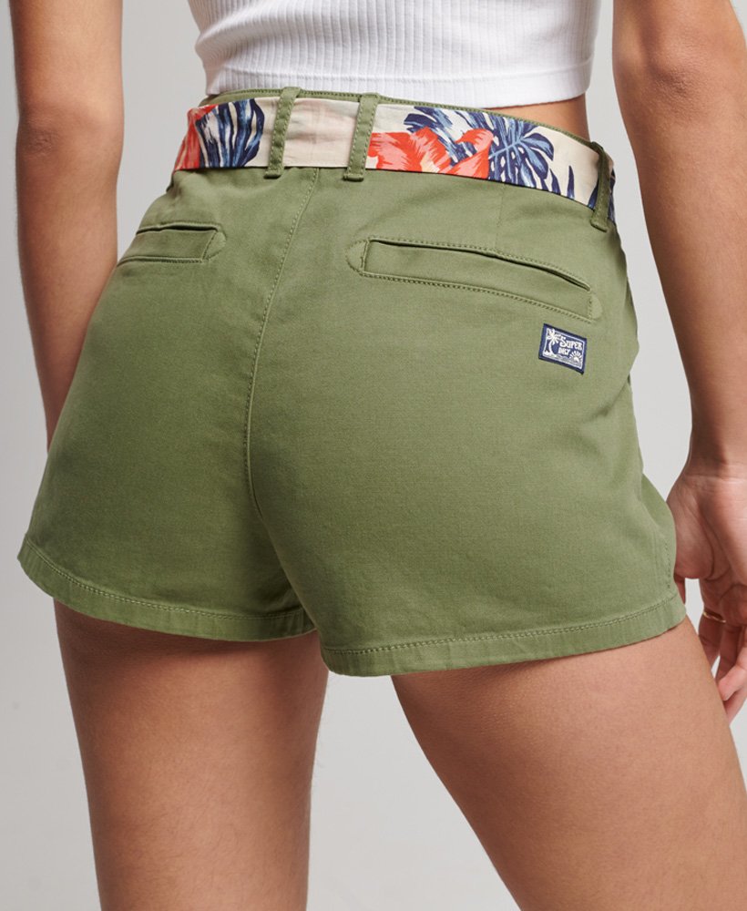 vintage chino shorts van biologisch katoen in olijfgroen kaki