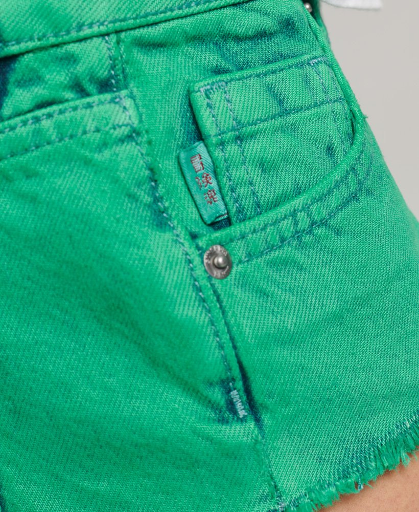 gewassen korte broek in groene wassing