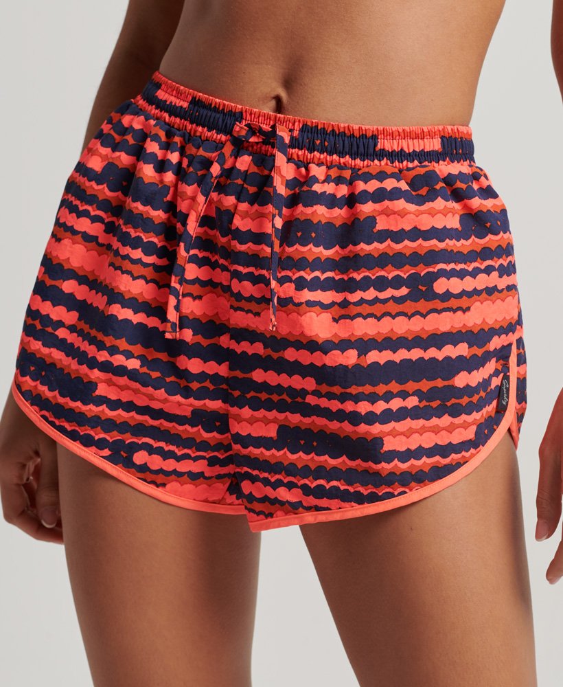bedrukte strandshorts in fluorroze