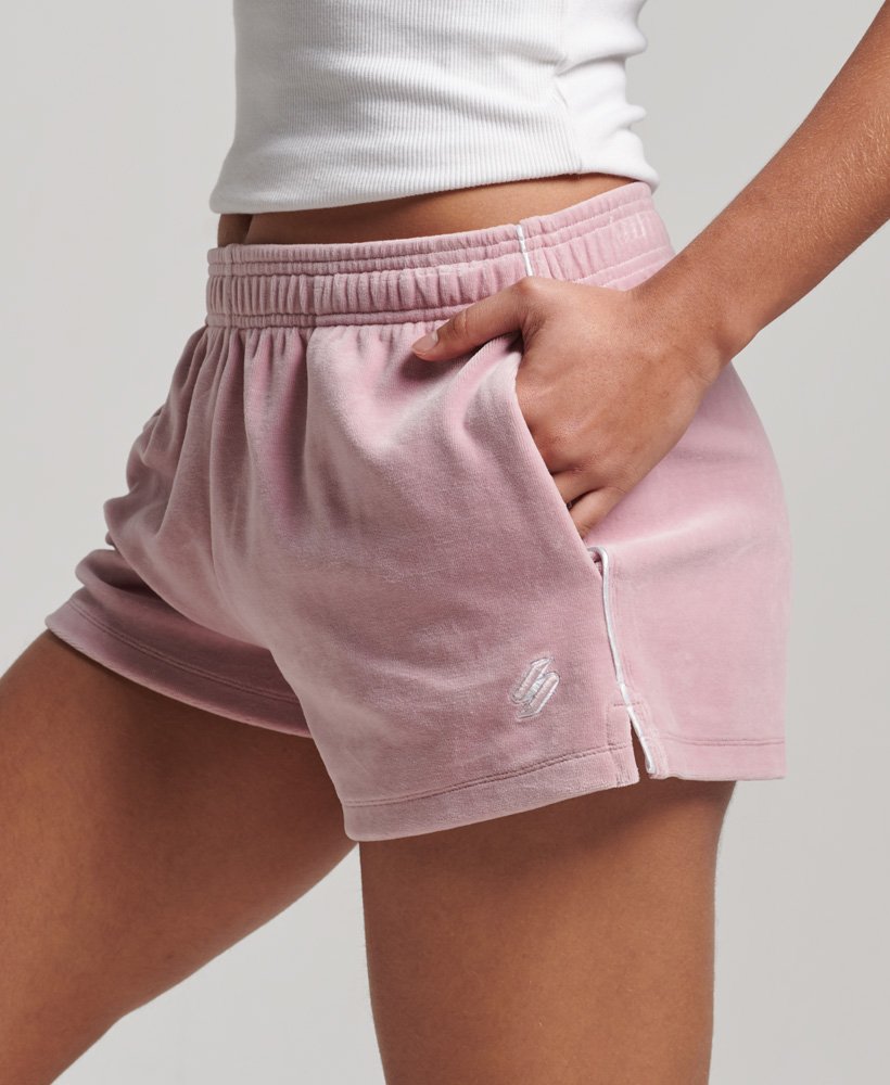 s-logo velours shorts in everglow pink