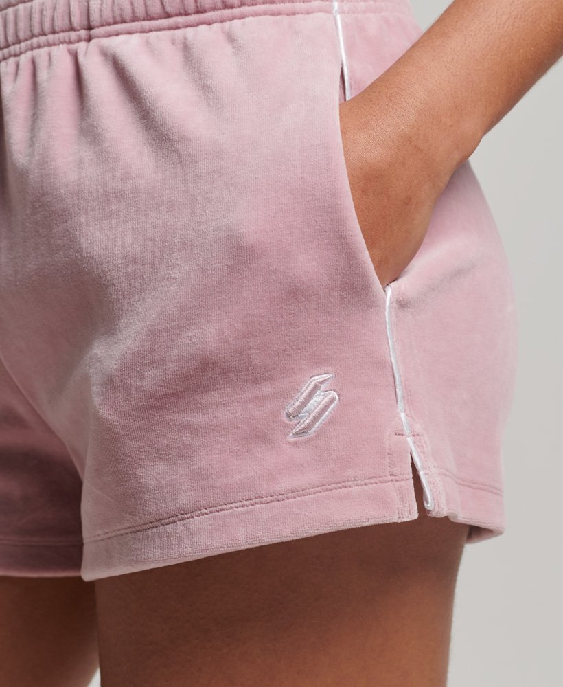s-logo velours shorts in everglow pink