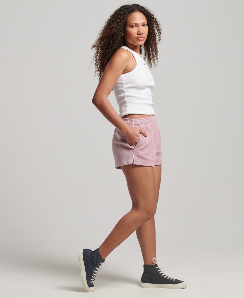s-logo velours shorts in everglow pink