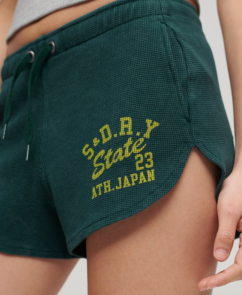 athletic essential waffle shorts in donker dennengroen