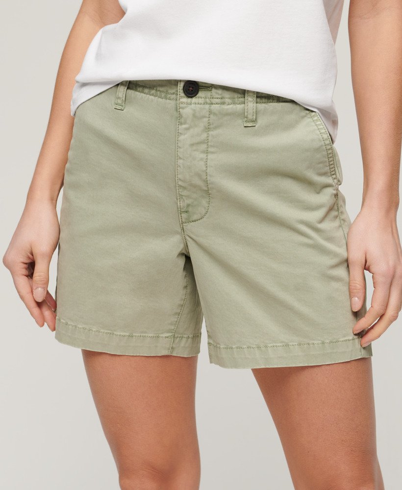 klassieke chino shorts in stoffig mintgroen