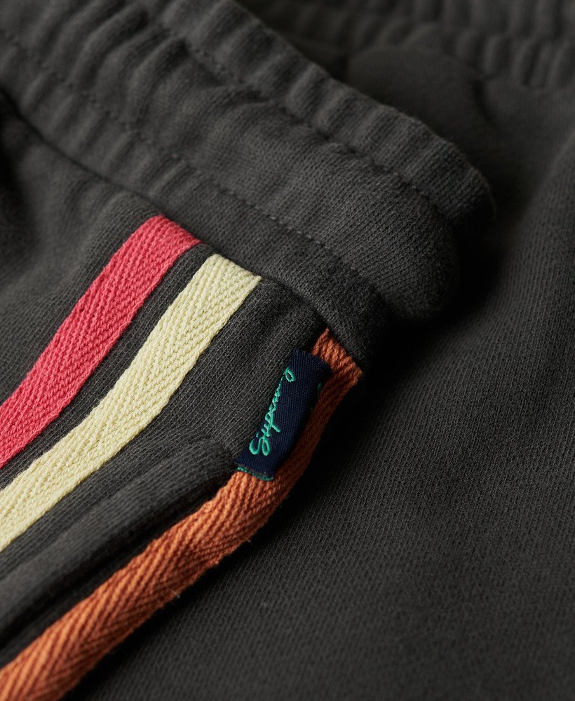 shorts met regenboogkleurige zijstreep en logo in gewassen zwart.