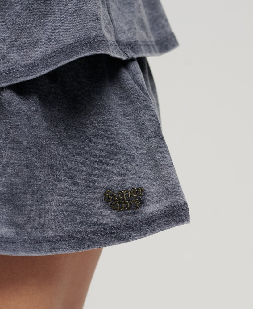 minirok uit de jaren 90 in eclipse navy