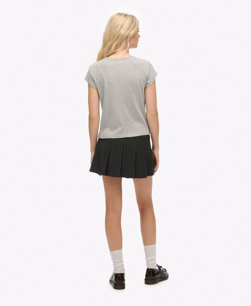 Minirok met krijtstreepjes en plooien