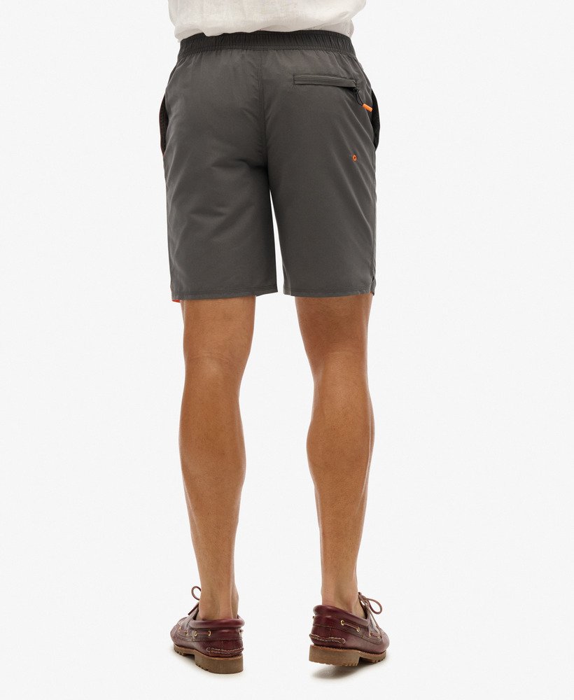sportkleding logo boardshorts van 19 inch 48 cm van gerecycled materiaal in antraciet.