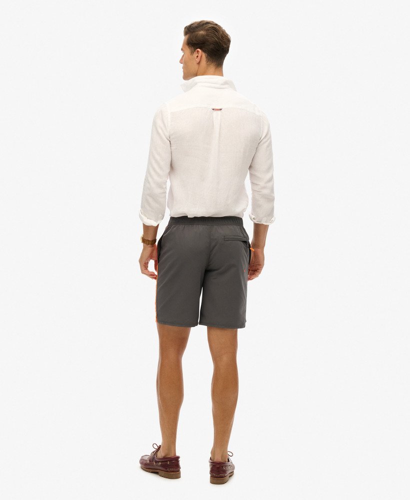 sportkleding logo boardshorts van 19 inch 48 cm van gerecycled materiaal in antraciet.