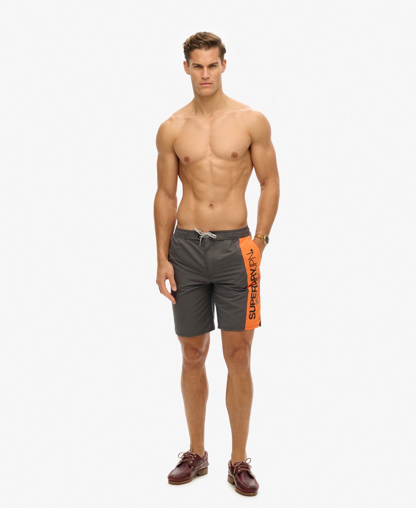 sportkleding logo boardshorts van 19 inch 48 cm van gerecycled materiaal in antraciet.