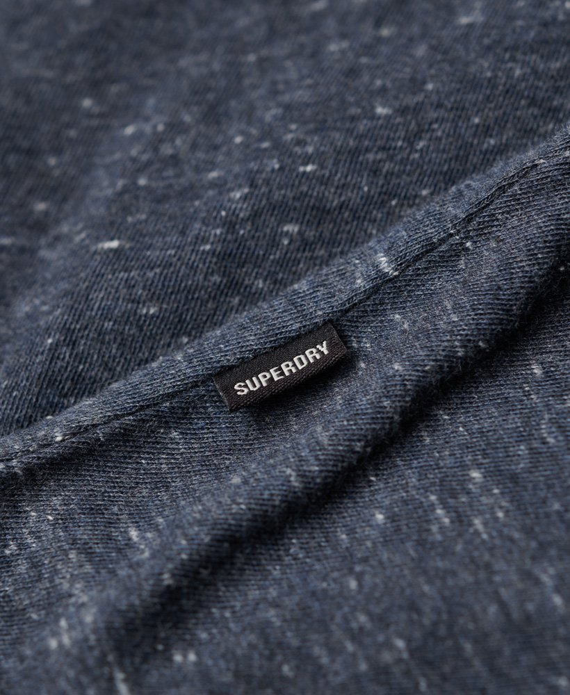 essential t-shirt met klein logo van biologisch katoen in creek navy heather.