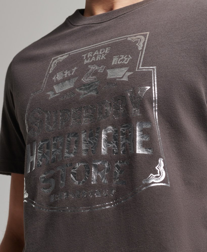 een vernieuwd klassiek t-shirt in vintage zwart.
