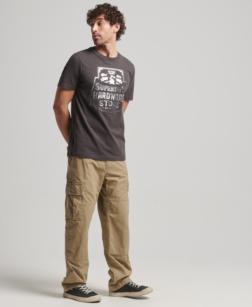 een vernieuwd klassiek t-shirt in vintage zwart.