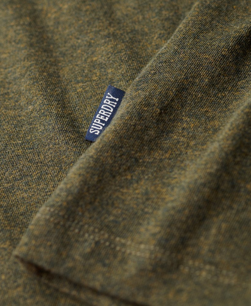essential t-shirt met klein logo van biologisch katoen in olijfgroene gemêleerde kleur.