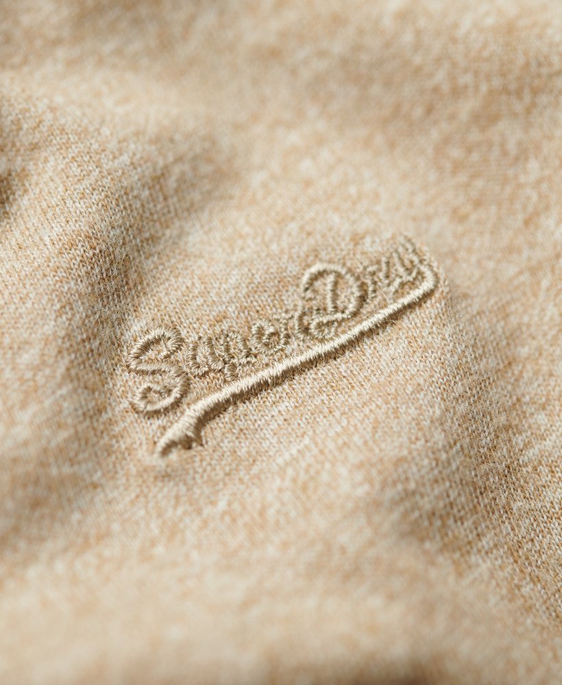 essential t-shirt met klein logo van biologisch katoen in beige met bruine spikkels.