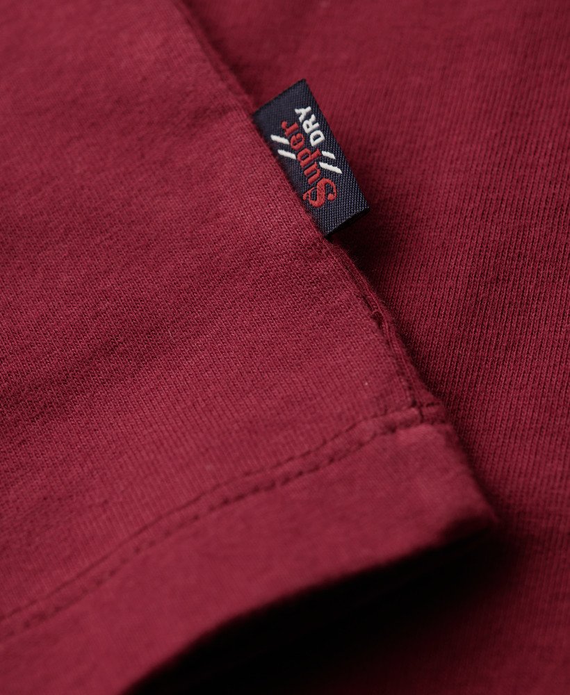 geborduurd superstate athletic logo t-shirt in chilipeperrood.