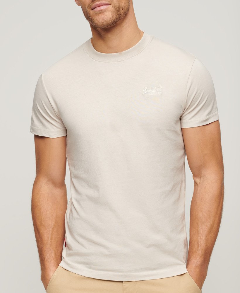 t-shirt van biologisch katoen met geborduurd essential-logo in wit zand.