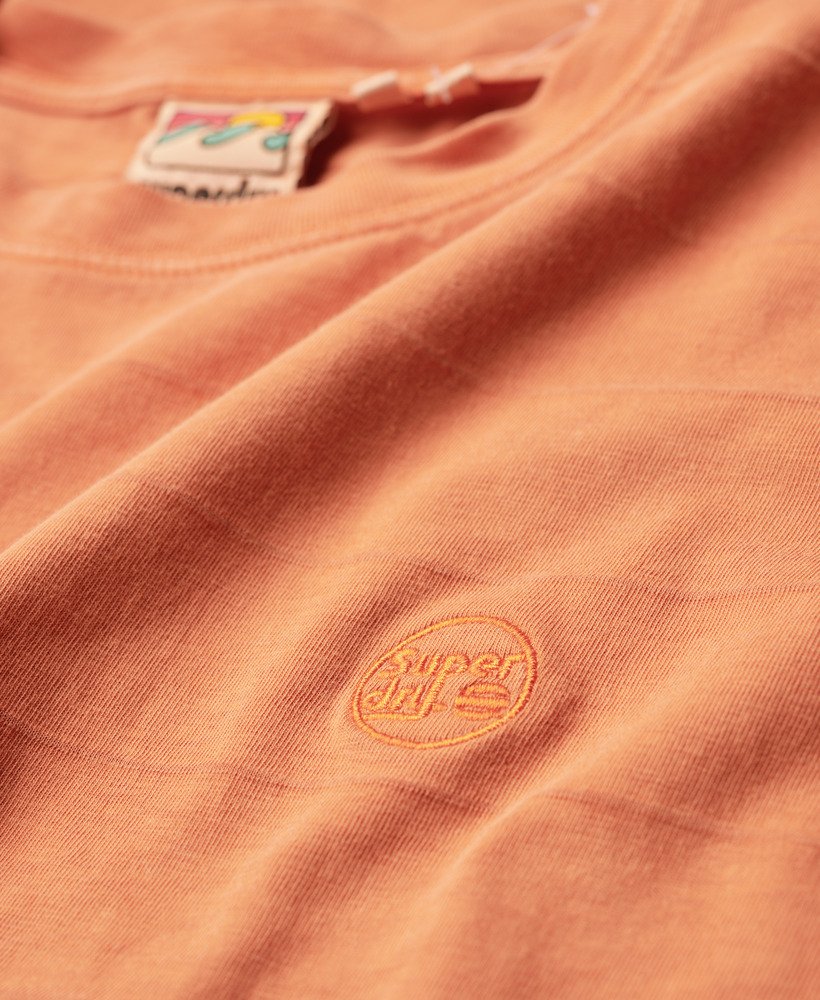t-shirt van biologisch katoen met vintage textuur in gerookt roestbruin.