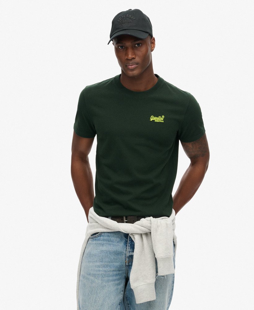 t-shirt met essential-logo van biologisch katoen in bosgroenfluorescentiegeel.
