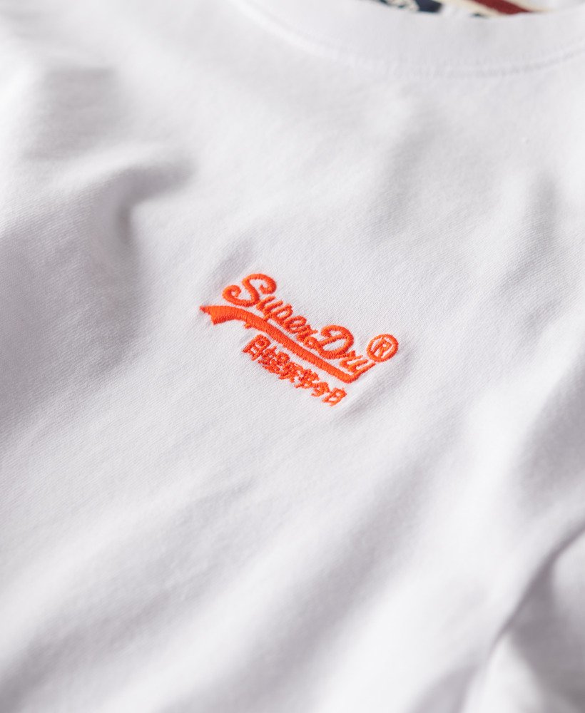 t-shirt met essential-logo van biologisch katoen in optischgevaarsoranje.