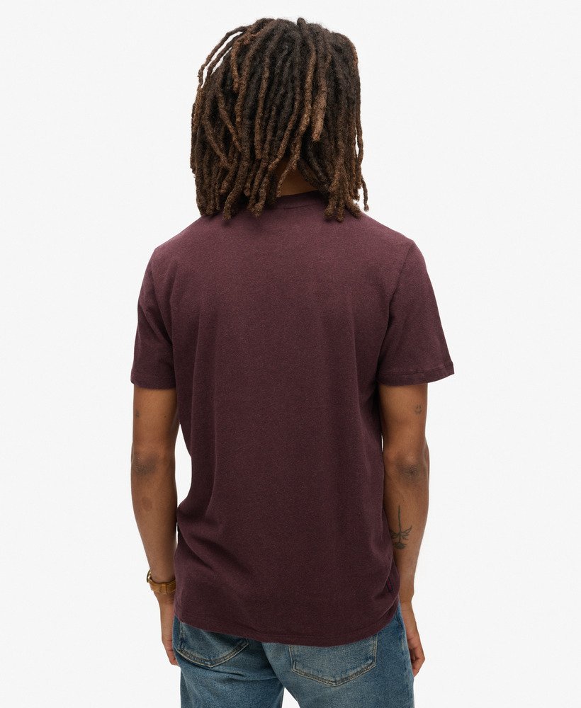 t-shirt met essential logo van biologisch katoen in de kleuren tawnty port marlfluor yellow.