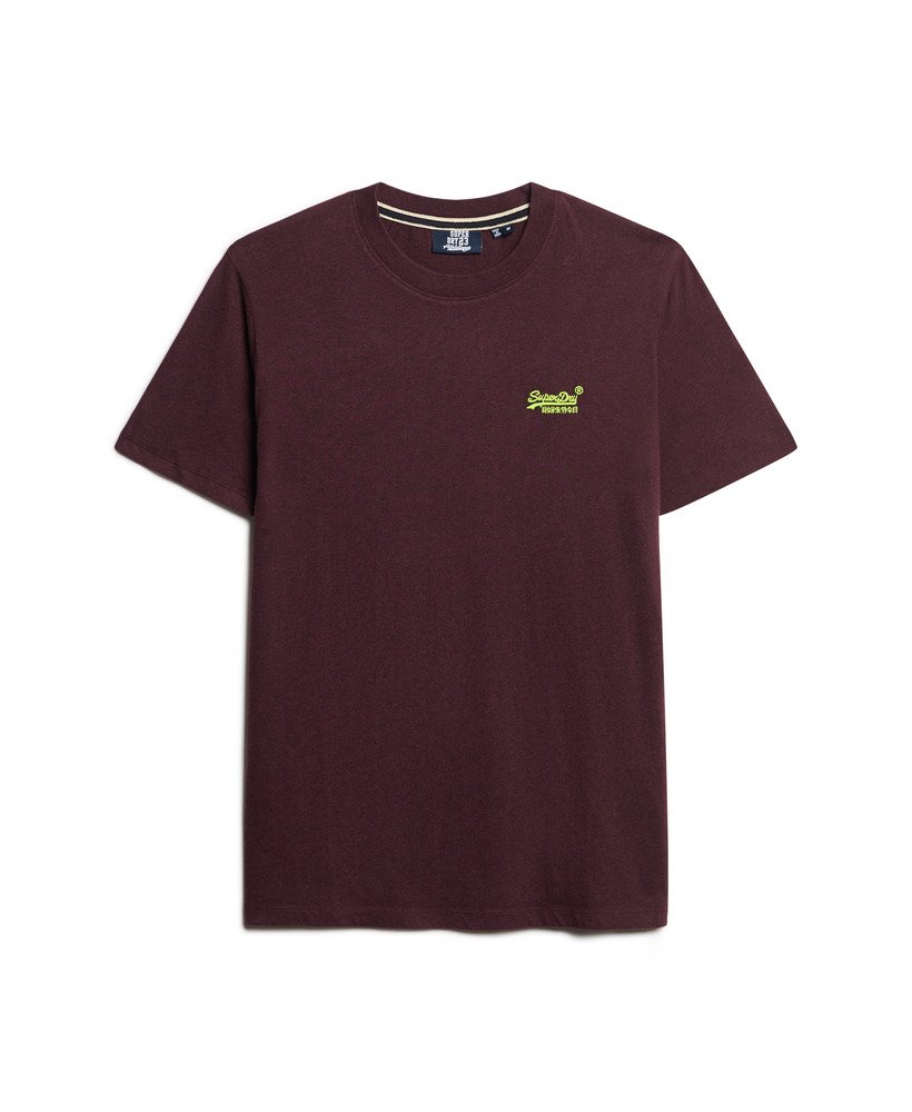 t-shirt met essential logo van biologisch katoen in de kleuren tawnty port marlfluor yellow.