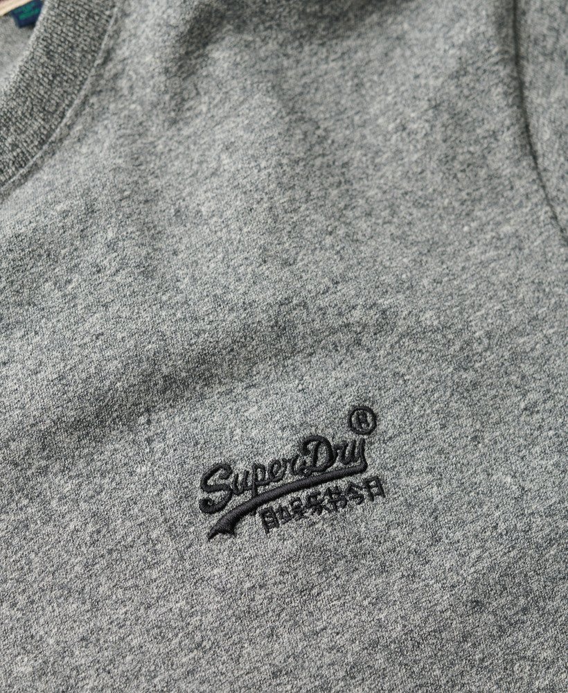 t-shirt met essential logo van biologisch katoen in vulkanisch zwart met korrelige afwerking.