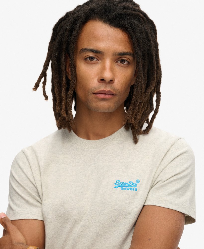 t-shirt met essential-logo van biologisch katoen in de kleuren lighting gry grndlefluro blue.