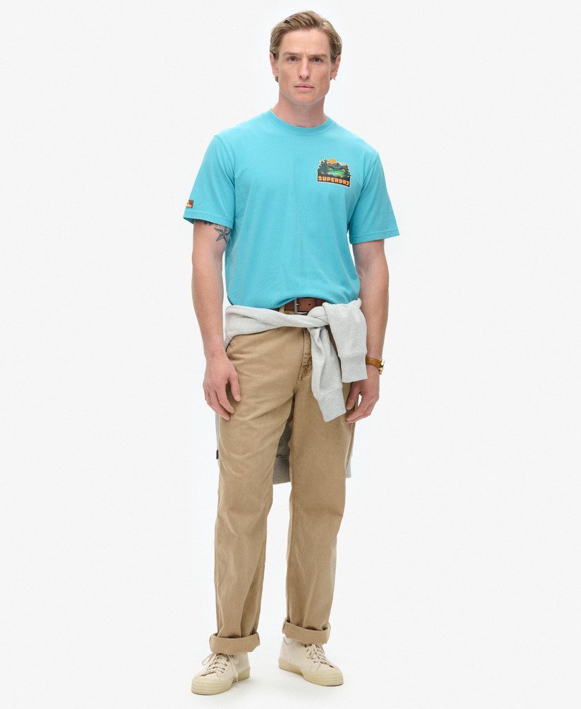 t-shirt met print van een reisansichtkaart op de borst in maui blue