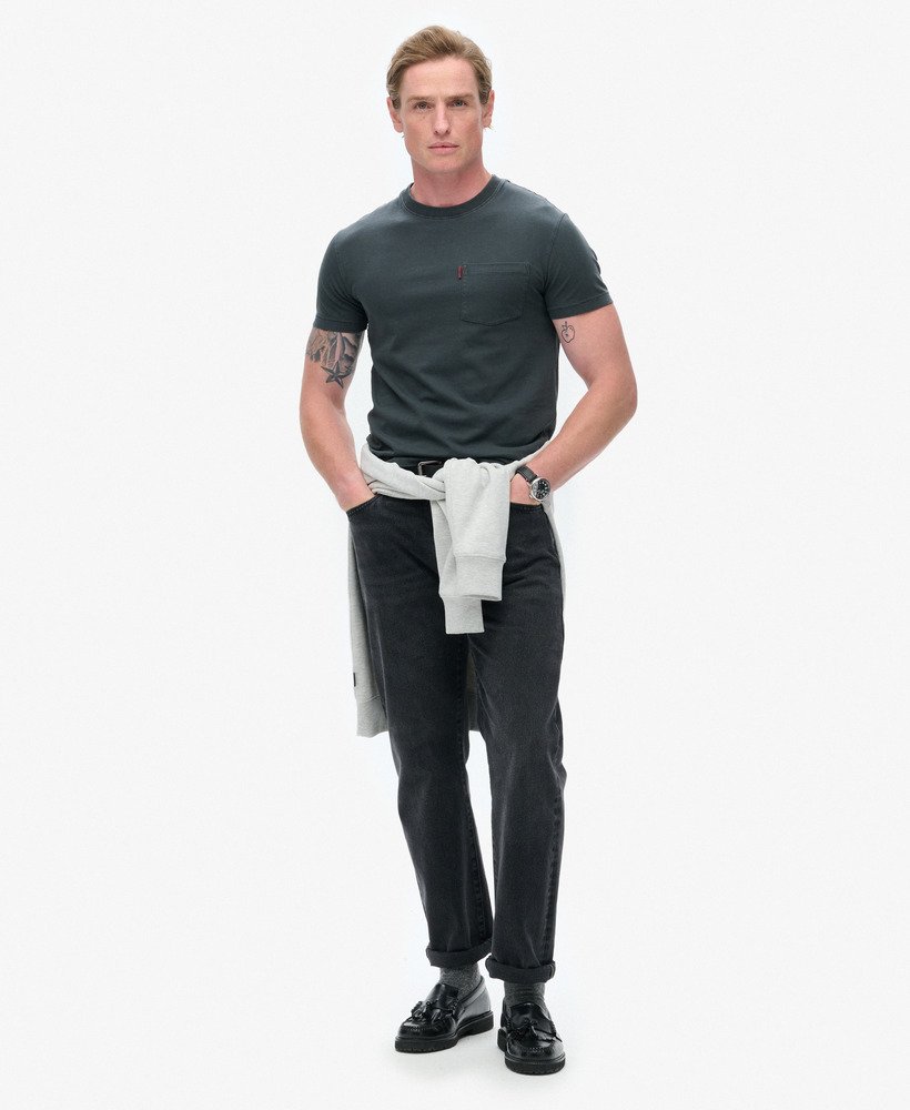 essentieel gewassen t-shirt met zakje in gewassen zwart