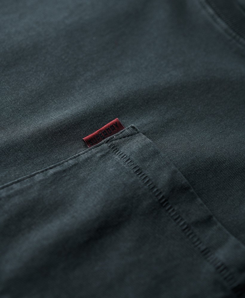 essentieel gewassen t-shirt met zakje in gewassen zwart
