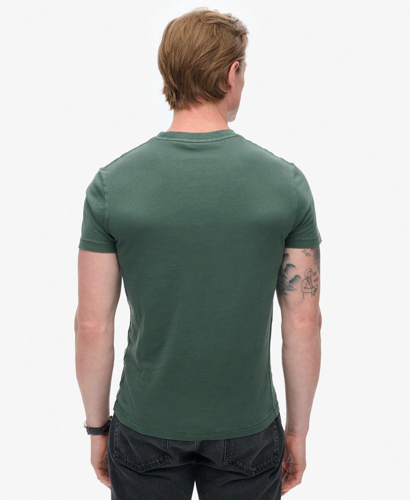 essentieel gewassen t-shirt met zakje in gewassen bosgroen