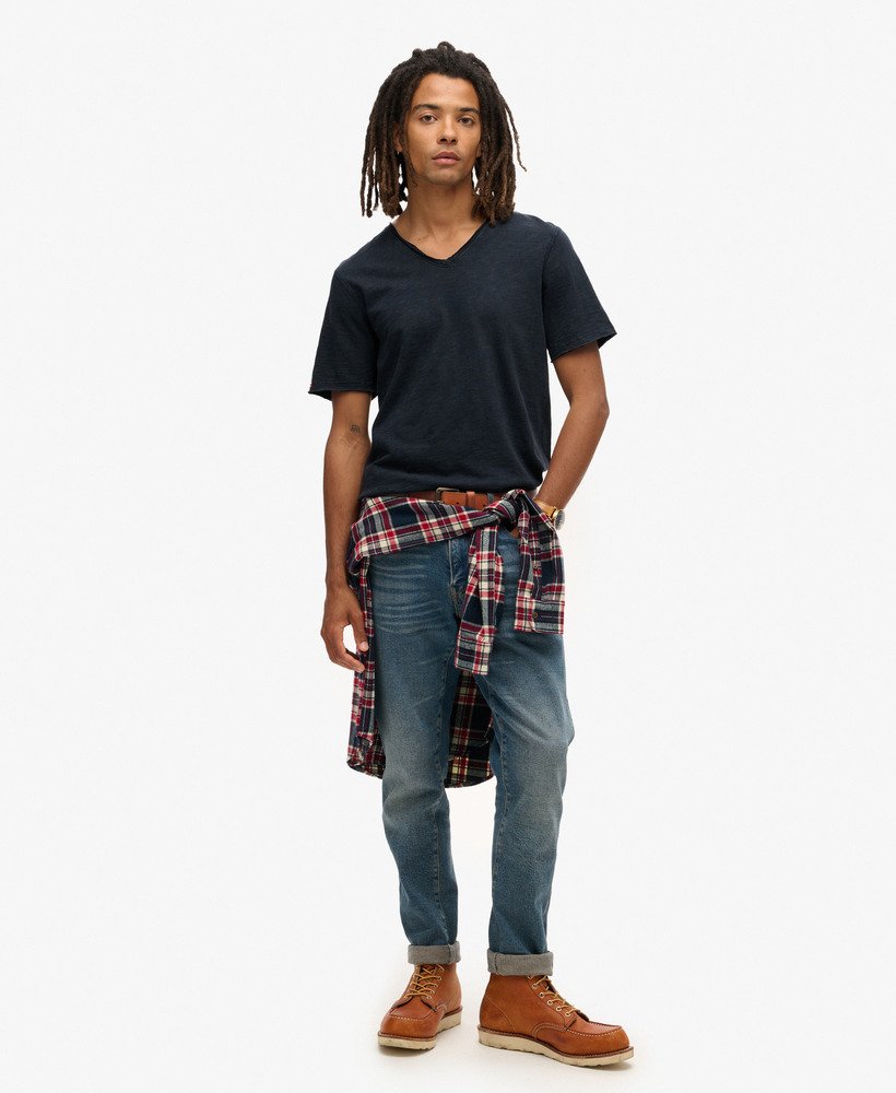 t-shirt met v-hals en rafelige rand in eclipse navy