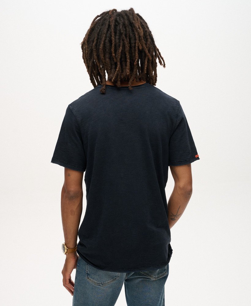 t-shirt met v-hals en rafelige rand in eclipse navy