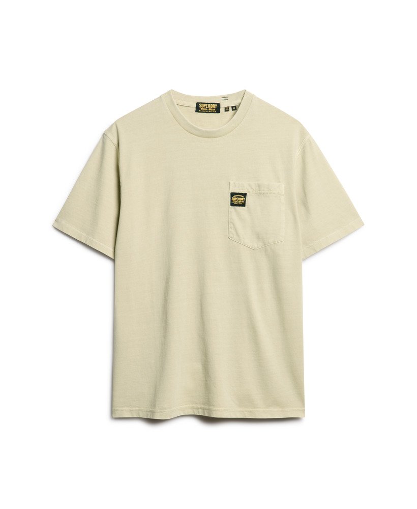 t-shirt met contrasterende stiksels op de borstzak in gewassen pelikaanbeige.