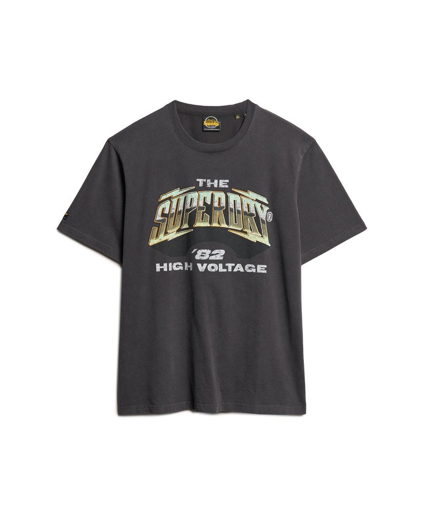 t-shirt met grafische print van een rockband uit de jaren 70 in blackboard-stijl.