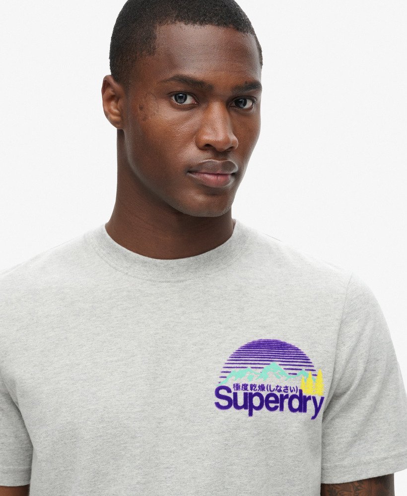 geweldig outdoor t-shirt met borstprint in puimsteenbeige gemêleerd.